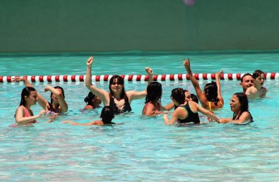 Otizmli Çocuklar Bes Yildizli Tatilin Keyfini Çikardi