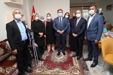 Otizmli Ögrenci Velileriyle Muhtar Arasindaki Küslük Giderildi