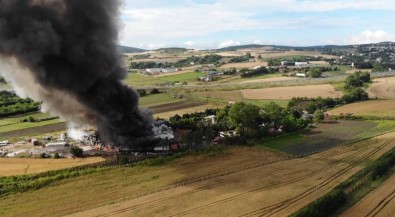 Çatalca'da Meyve Suyu Ürünleri Fabrikasi Alev Alev Yandi