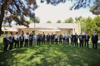 BABALAR GÜNÜ - Fadiloglu, Il Ve Ilçe Kurum Müdürlerinin Babalar Gününü Kutladi