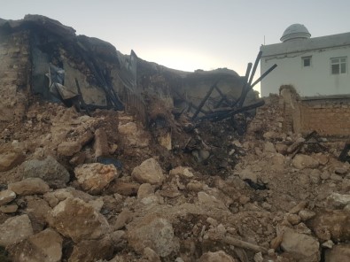 Kocaköy'de Çikan Yanginda 1 Kisi Hayatini Kaybetti