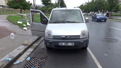 (Özel) Yanan Aracini Söndürüp Arkadaslari Ile Çay Keyfi Yapti