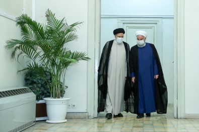 Ruhani, Cumhurbaskanligi Seçiminin Galibi Reisi'yi Makaminda Ziyaret Etti
