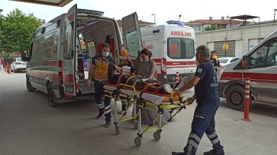 Tir Ile Otomobil Çarpisti, 2 Kisi Yaralandi Açiklamasi Kaza Ani Kamerada