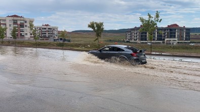 Yagis Sonrasi Olusan Göletler Araçlari Zora Soktu
