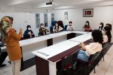 Yozgat'ta Isitme Engelliler Için Isaret Dili Ögreniyorlar