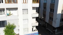 POLİS EKİPLERİ - 2. Kattaki Dairenin Balkonunda Çökme Yasandi Bina Bosaltildi