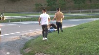 POLİS EKİPLERİ - Bayrampasa'da Otomobille Motosiklet Çarpisti Açiklamasi 1 Ölü, 1 Yarali