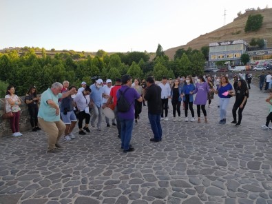 Bin Yillik Köprüde Tarihi Halay