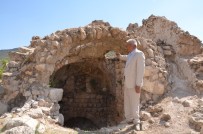 DERA - Define Ararken Tarihi Manastir Ve Hristiyan Mezarlarini Tahrip Ettiler