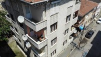 KOÇAK - Deprem Sonrasi Pendik'te Bosaltilan Apartmanin Sakinleri Konustu