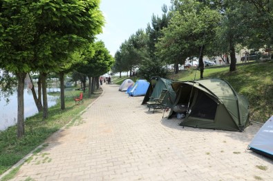 DOSTUM 'Olta Balikçiligi Kampina' Ev Sahipligi Yapti