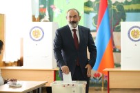 PARLAMENTO SEÇİMLERİ - Ermenistan'daki Seçimde Pasinyan Ve Koçaryan Oylarini Kullandi