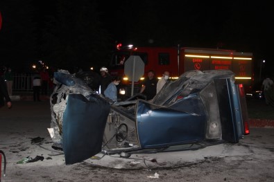 Kavsakta Iki Otomobil Çarpisti Açiklamasi 1 Agir Yarali