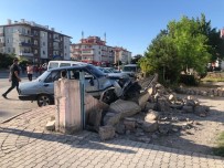 POLİS EKİPLERİ - Kazada Yikilan Duvarin Altinda Kalan 8 Yasindaki Çocuk Yaralandi