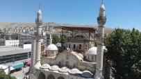KUBBE - Malatya'da Depremlere Meydan Okuyan Tarihi Camide Restorasyon