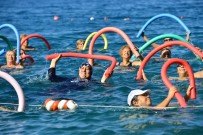 İNTERNET SİTESİ - Mavi Bayrakli Plajda Su Cimnastigi Basliyor