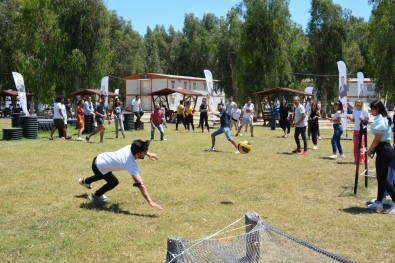 Mersin'de Üniversite Adaylari Tarsus Gençlik Kampinda Stres Atti