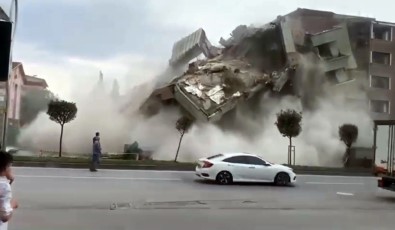 Sehir Merkezindeki Bina Büyük Gürültüyle Iste Böyle Yikildi