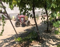 KALP KRİZİ - Traktörün Üzerinde Kalp Krizi Geçirip Tekerin Altinda Kaldi