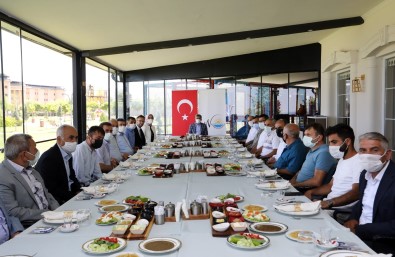 Vali Bilmez Sehit Babalari Ve Gazilerle Bir Araya Geldi