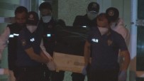 POLİS EKİPLERİ - Beylikdüzü'nde Dairede Cansiz Bedenleri Bulunan Anne Ve Oglunun Cenazeleri Evden Çikarildi