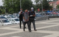 POLİS EKİPLERİ - Bir Dedigini Iki Etmedigi Çalisani Kasayi Bosaltip Yarisini Harcadi