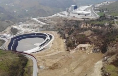 Çöp Tesisindeki Tonlarca Çöpün Içinde Bebek Cesedi Aradilar