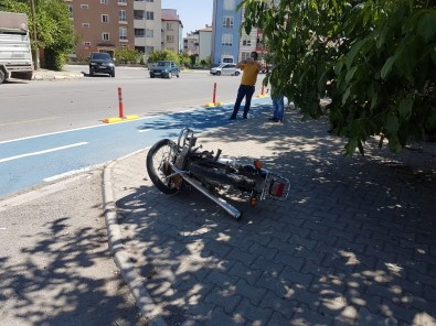 Kamyon Ile Motosiklet Çarpisti Açiklamasi 1 Agir Yarali