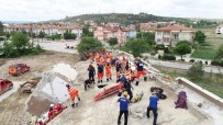 KURTARMA EKİBİ - Konya Büyüksehir Itfaiyesi'nden Nefes Kesen Deprem Tatbikati