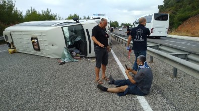 Lastigi Yarilan Kuruyemis Yüklü Minibüs Devrilip Metrelerce Sürüklendi Açiklamasi 2 Yarali