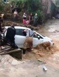BIRGI - Ödemis'i Saganak Vurdu Açiklamasi Sel Sularina Kapilan Bir Araç Kurtarildi
