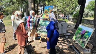 Resim Ögretmeni Olmak Istiyordu, Ressam Oldu Köyde Sergi Açti