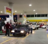 POLİS EKİPLERİ - Sancaktepe'de Benzin Istasyonunda Çikan Kavgada Yumruklar Havada Uçustu