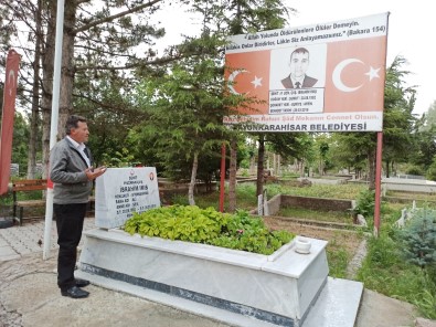 Sehit Babasindan Babalar Günü'nde Kabristanina Ziyaret