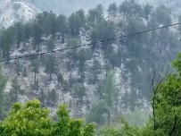 KARAÇAY - Sel Aylar Önce Kuruyan Dereyi Böyle Doldurdu