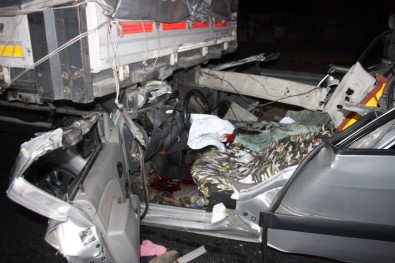 Tira Arkadan Çarpan Alkollü Sürücü Hayatini Kaybetti