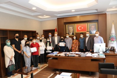 Basarili Ögrenciler Ödüllendirildi