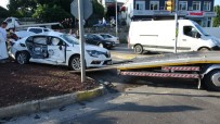 RİVA - Beykoz'da Kamyonetle Otomobil Çarpisti Açiklamasi 4 Yarali