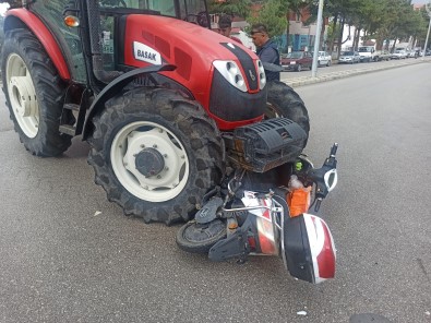 Elektrikli Bisiklete Çarpan Traktör Sürücüsünün Ehliyetsiz Oldugu Ortaya Çikti