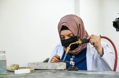 Gümüs Atölyesinin Altin Kadinlari