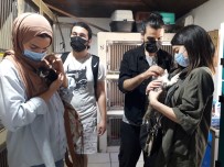 SOSYAL SORUMLULUK - Hayvan Bakimevindeki Kedi Ve Köpekleri Besleyip Günlük Bakimlarini Yaptilar