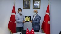 HALK OTOBÜSÜ - Kiz Çocugunu Ezilmekten Kurtaran Soföre Mardin Valisi Demirtas'tan Plaket
