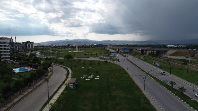 Manisa'nin Giris Ve Çikislari Yapilan Peyzaj Çalismalariyla Güzellesiyor