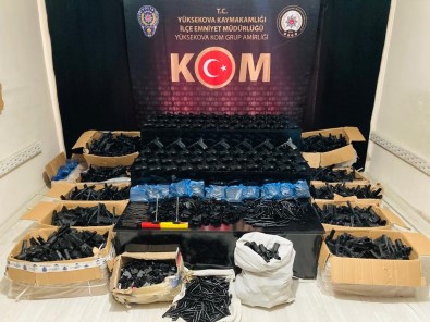 Yüksekova'da Çok Sayida Silah Ve Mühimmat Ele Geçirildi