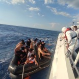  GÖÇ - Yunanlilarin Ölüme Terk Ettigi 100 Düzensiz Göçmen Kurtarildi