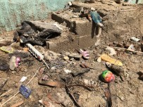 HASTANE - 3 Küçük Kiz Kardesten Geriye Kalan Elbise Ve Oyuncaklar Yürek Burktu