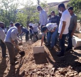 İNSAN KEMİKLERİ - 48 Gün Sonra Bulunan Kemikler, Kayip Hasan Dede'ye Ait Çikti, Köyünde Defnedildi