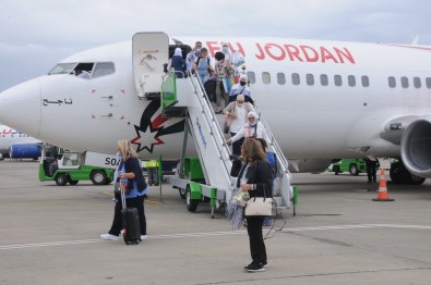 Akin Akin Gelmeye Basladilar