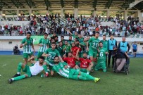 AMATÖR LİG - Amasyaspor 1968 Futbolculari Galibiyeti Oynayarak Kutladi